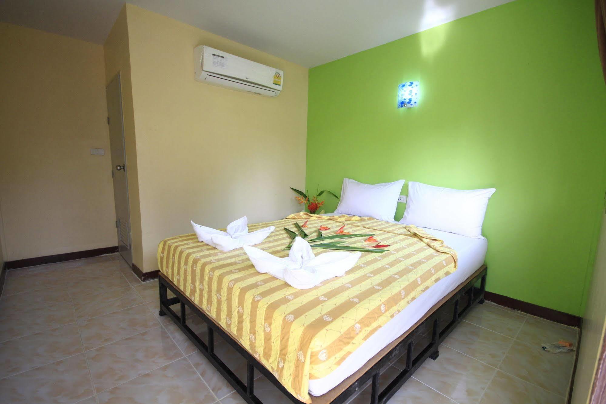 Pongpan House Phi Phi Apartment Exterior photo