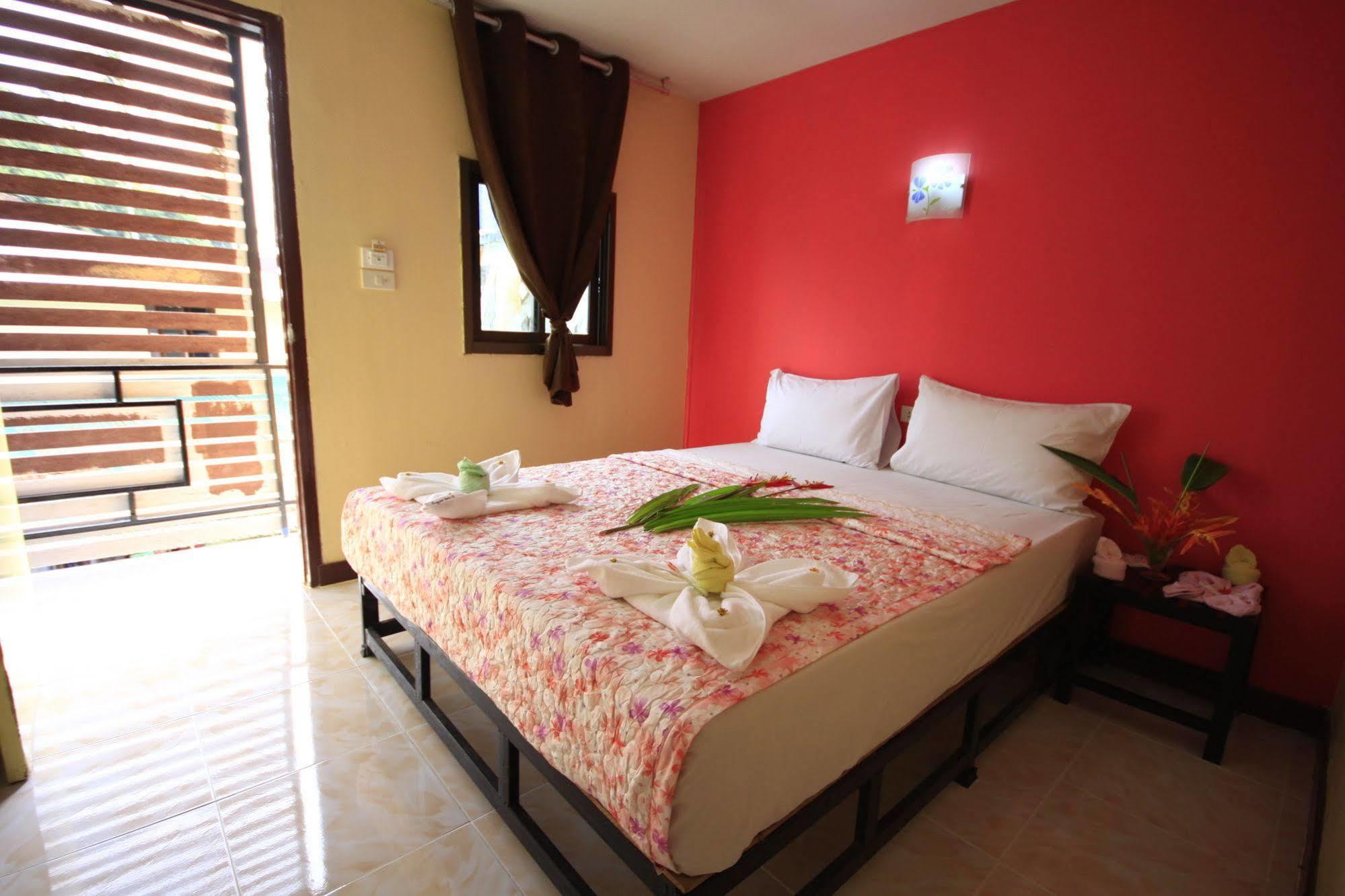 Pongpan House Phi Phi Apartment Exterior photo