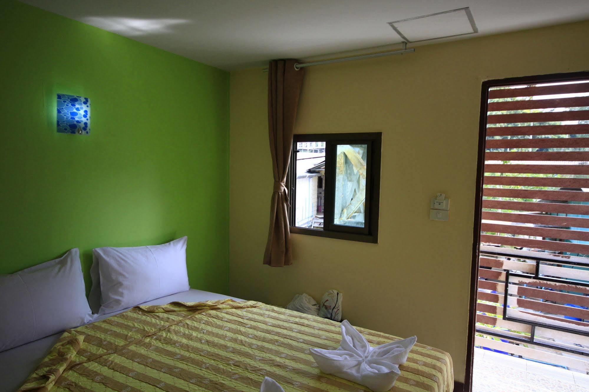 Pongpan House Phi Phi Apartment Exterior photo