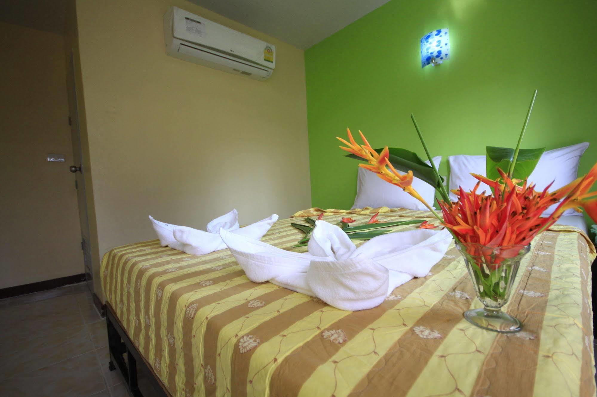 Pongpan House Phi Phi Apartment Exterior photo